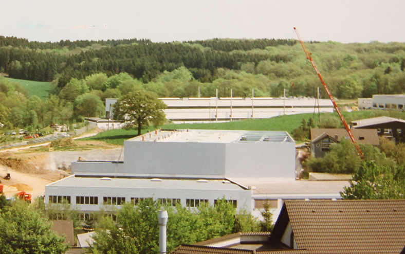 1988 - Aufbau Bürotrakt und Lagerhalle